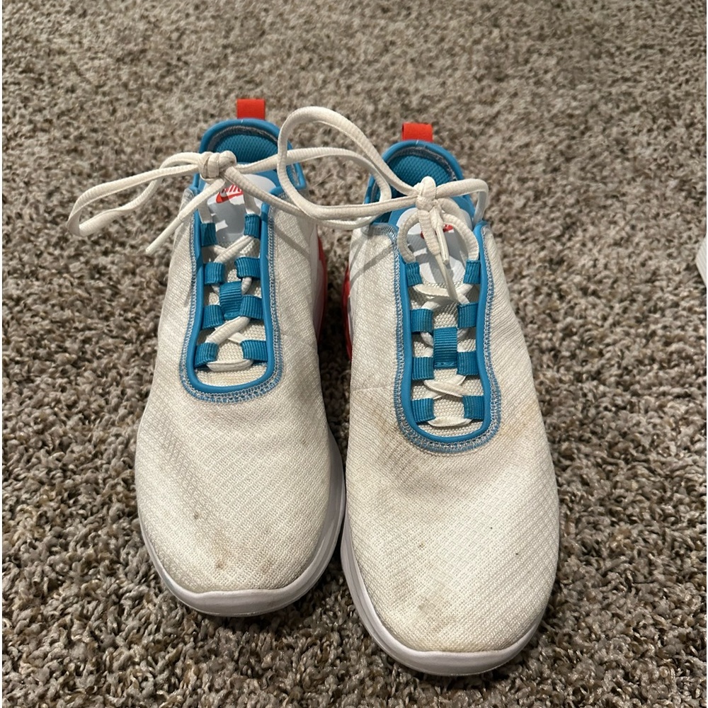 Used Nike Women’s Air Max Motion 2 Sneaker size 7